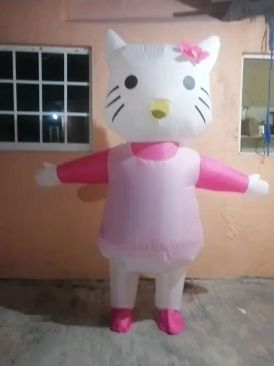 Hello Kitty в розовом платье